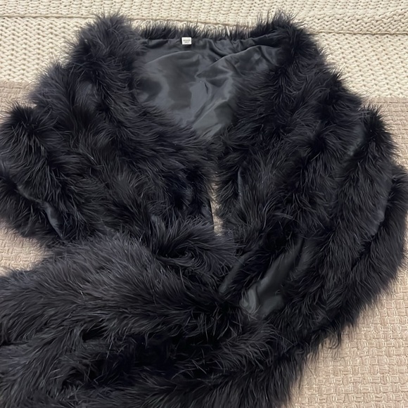 Black feathers shawl - Picture 10 of 13